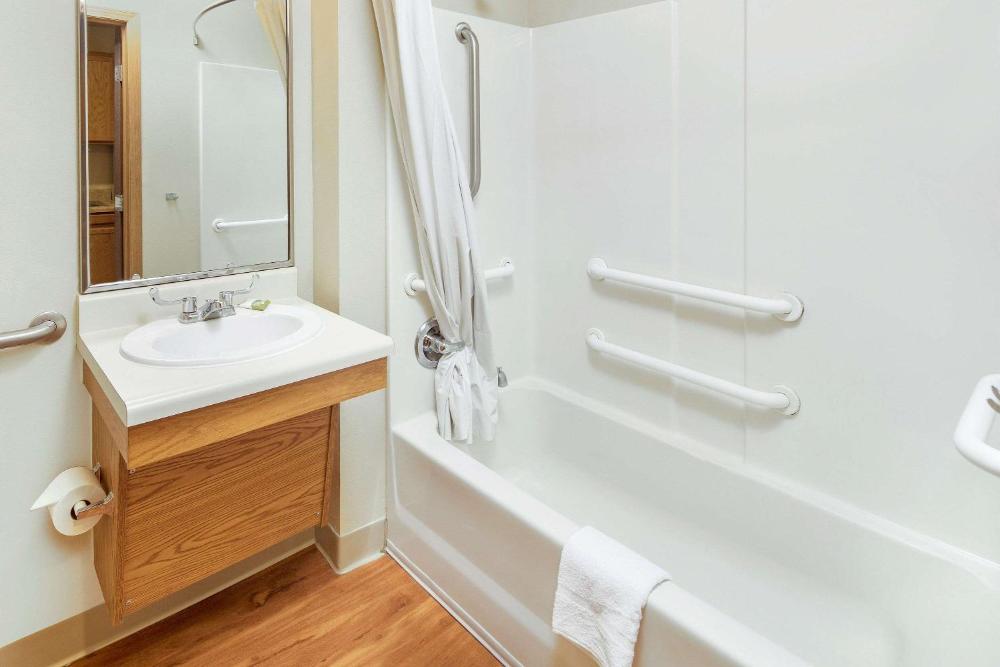 Double Room with Two Double Beds - Accessible/Non-Smoking interior